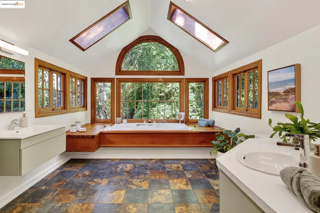369 Hampton Road Piedmont CA 94611