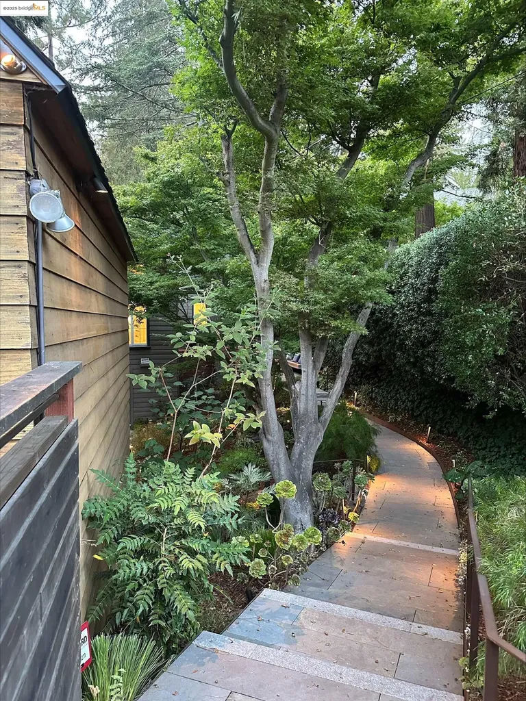 369 Hampton Road Piedmont CA 94611