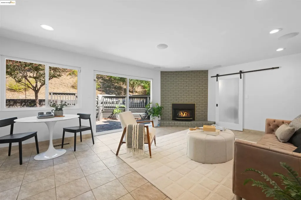7796 Surrey Lane Oakland CA 94605