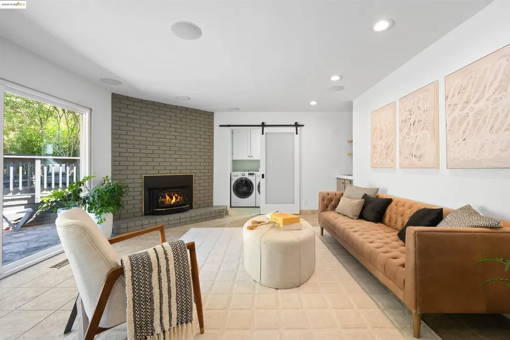 7796 Surrey Lane Oakland CA 94605