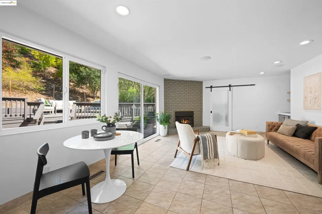 7796 Surrey Lane Oakland CA 94605