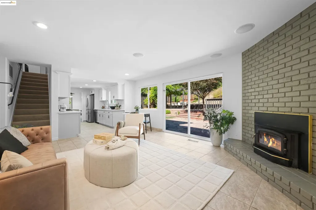 7796 Surrey Lane Oakland CA 94605