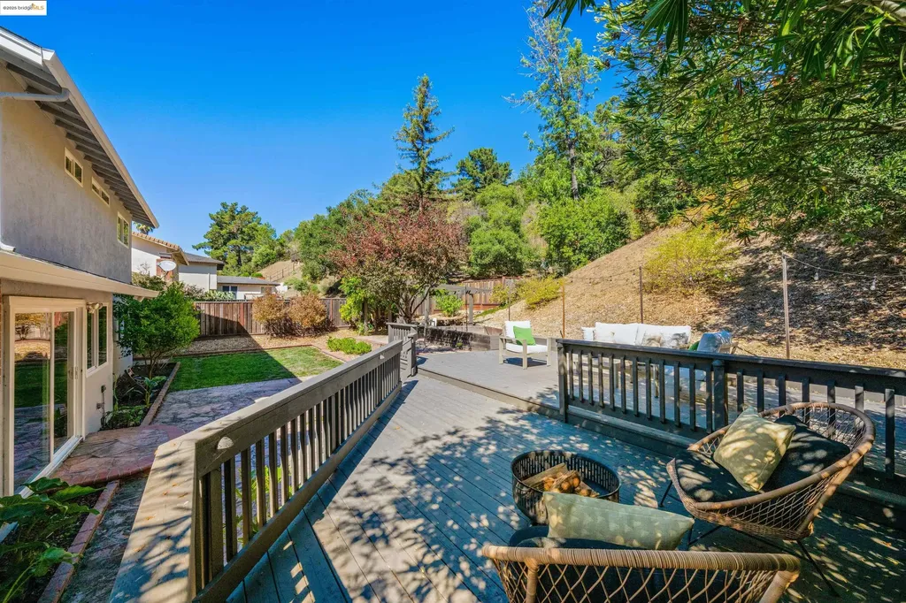 7796 Surrey Lane Oakland CA 94605
