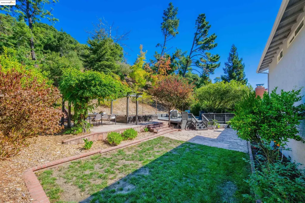 7796 Surrey Lane Oakland CA 94605
