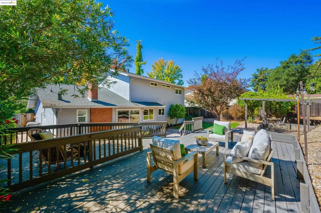 7796 Surrey Lane Oakland CA 94605