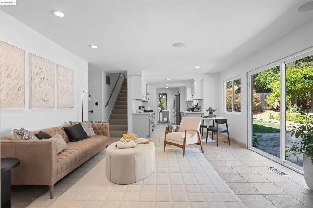 7796 Surrey Lane Oakland CA 94605