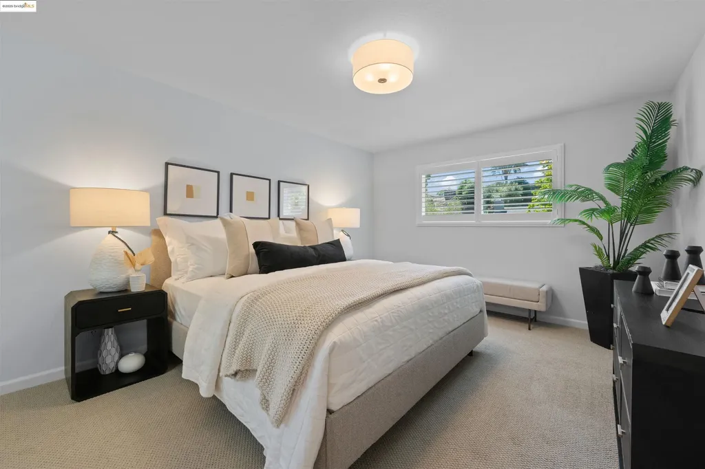 7796 Surrey Lane Oakland CA 94605