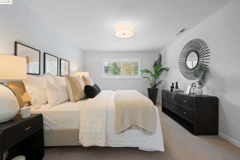 7796 Surrey Lane Oakland CA 94605