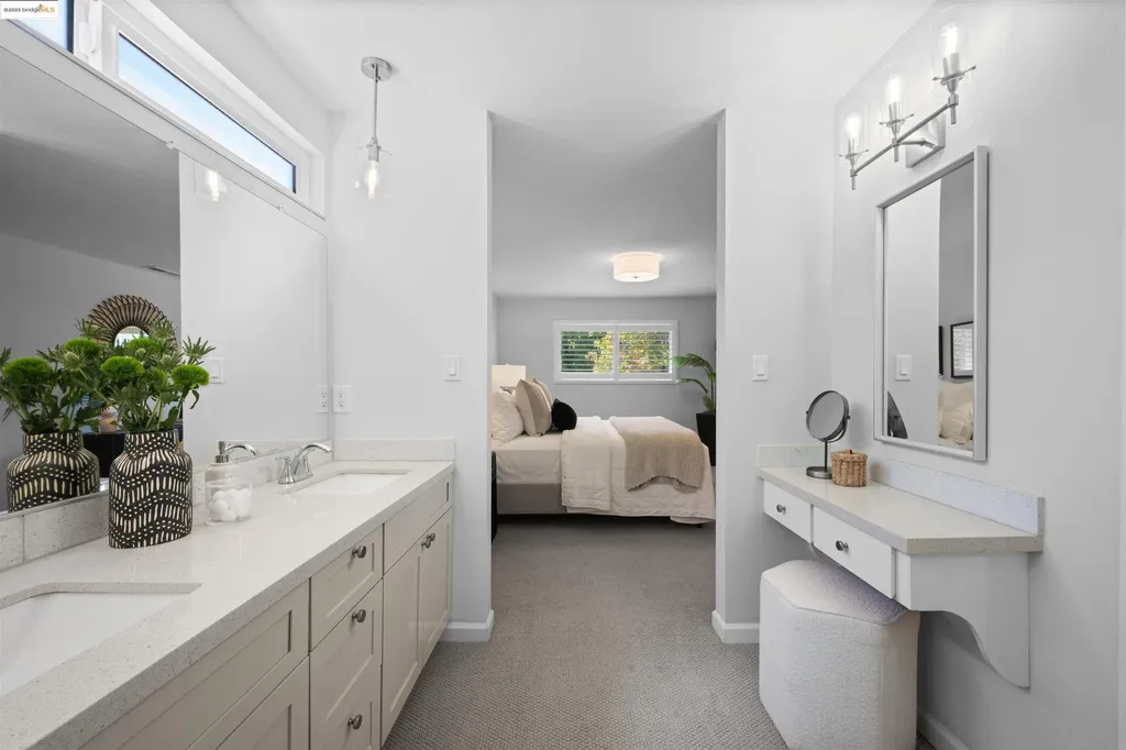 7796 Surrey Lane Oakland CA 94605