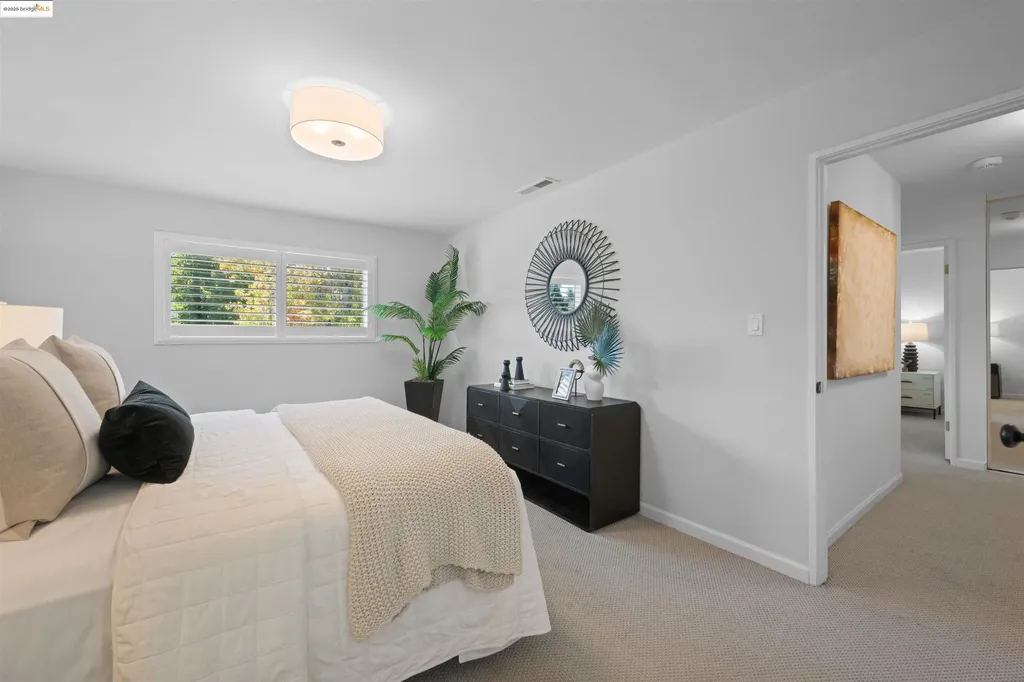 7796 Surrey Lane Oakland CA 94605