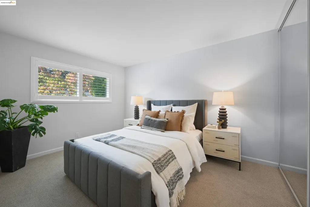 7796 Surrey Lane Oakland CA 94605