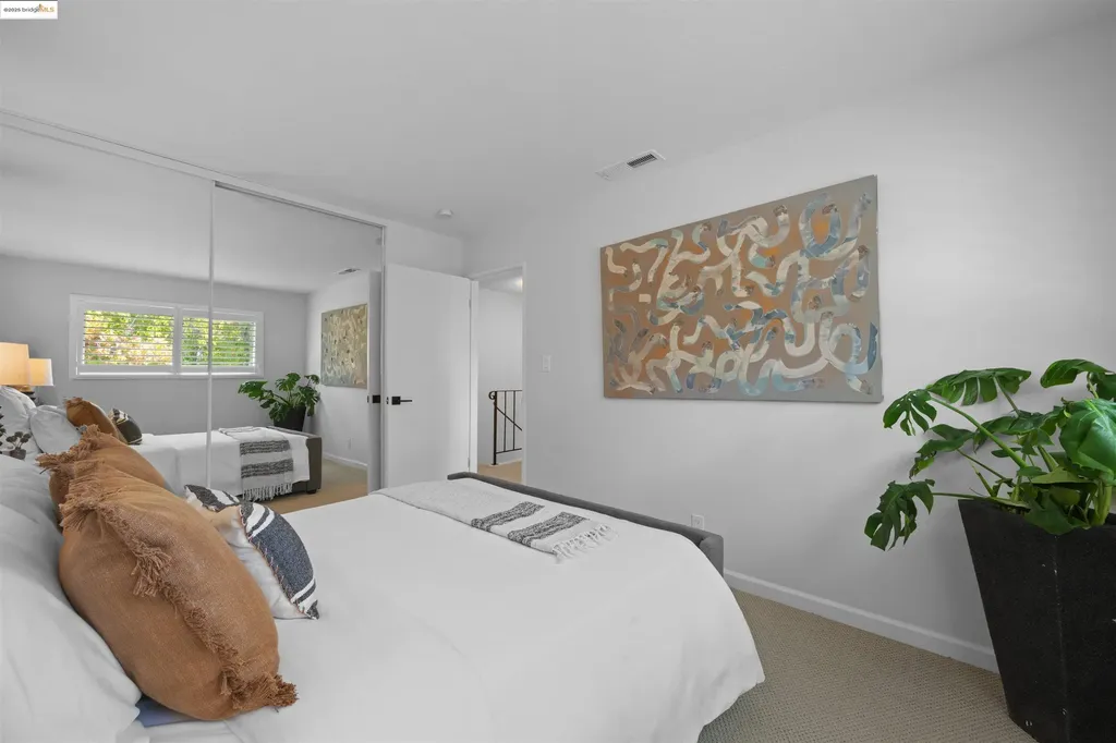 7796 Surrey Lane Oakland CA 94605