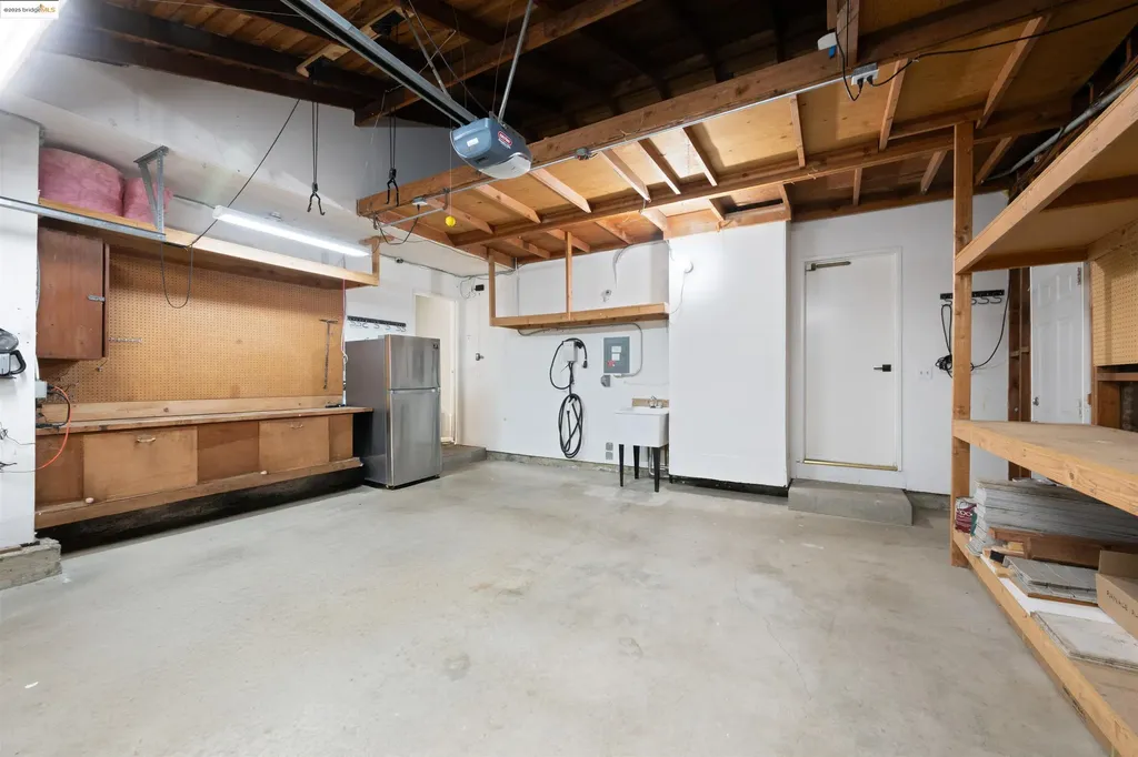 7796 Surrey Lane Oakland CA 94605