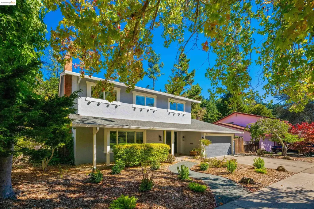 7796 Surrey Lane Oakland CA 94605
