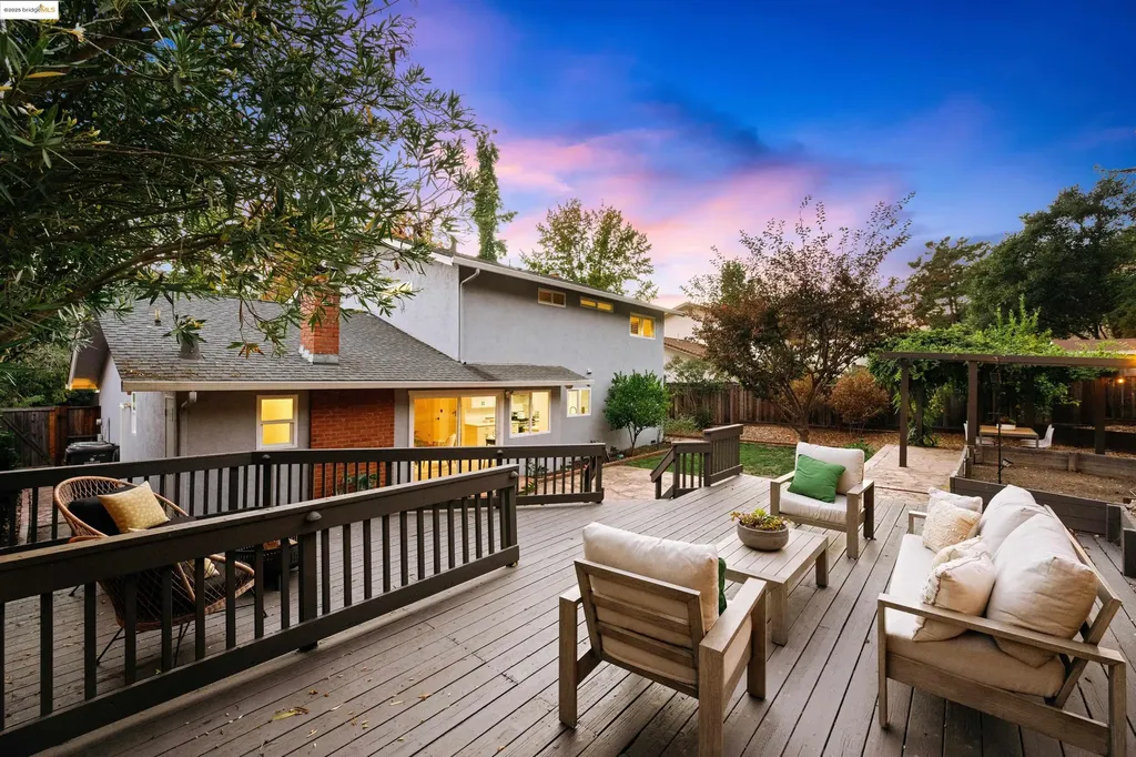 7796 Surrey Lane Oakland CA 94605