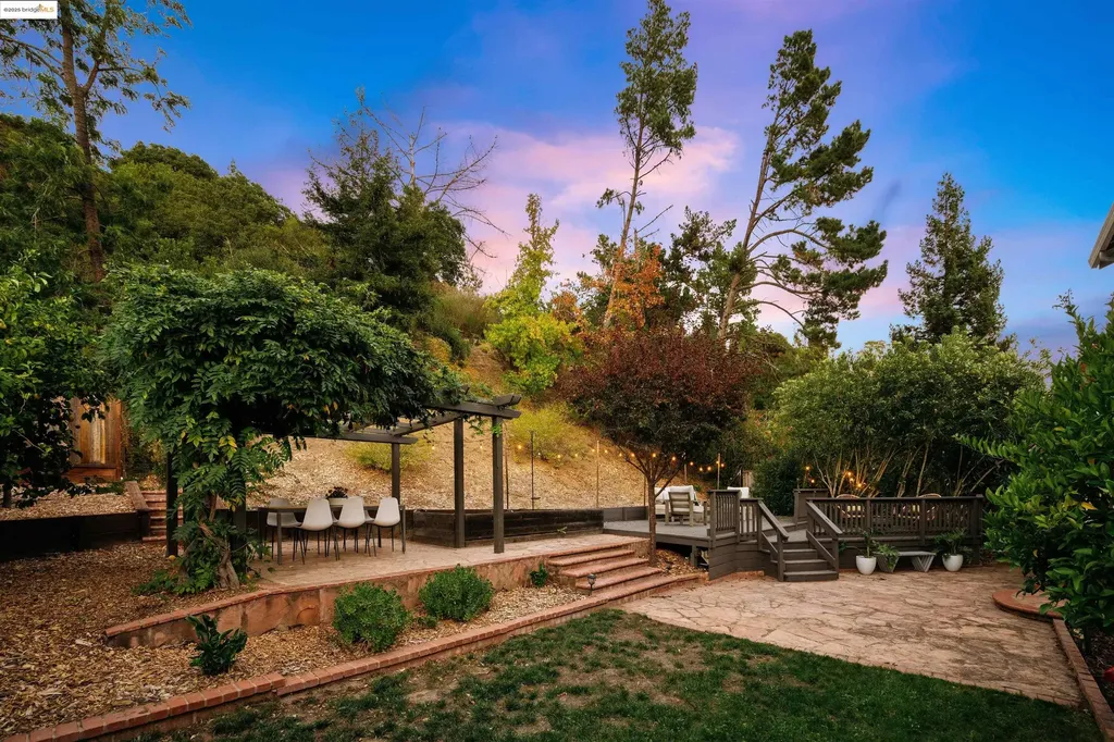 7796 Surrey Lane Oakland CA 94605