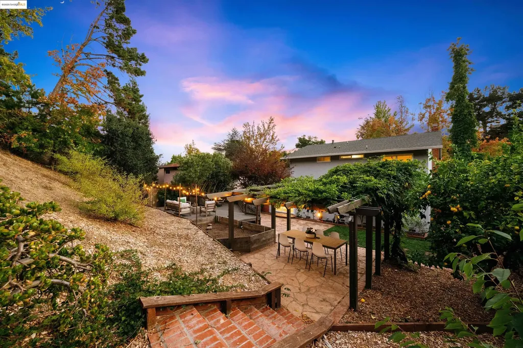 7796 Surrey Lane Oakland CA 94605