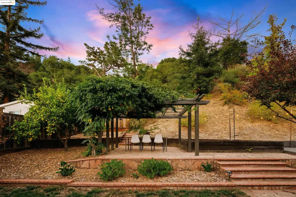 7796 Surrey Lane Oakland CA 94605