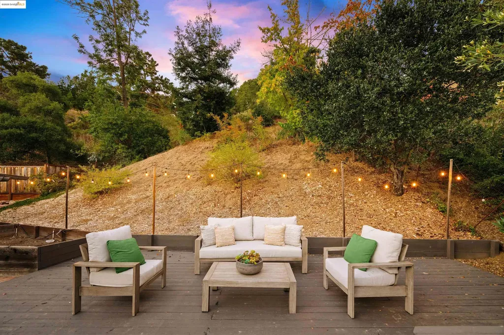 7796 Surrey Lane Oakland CA 94605