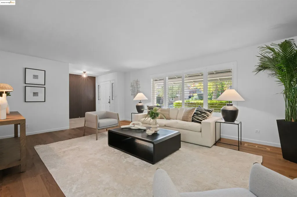 7796 Surrey Lane Oakland CA 94605