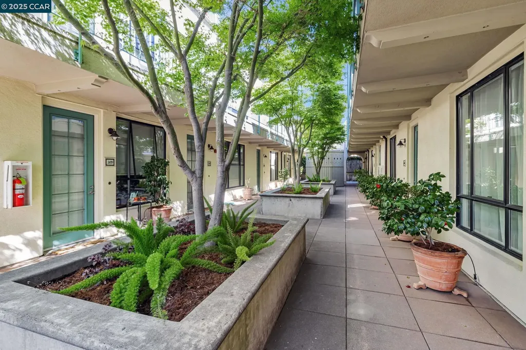 4395 Piedmont Avenue Oakland CA 94611