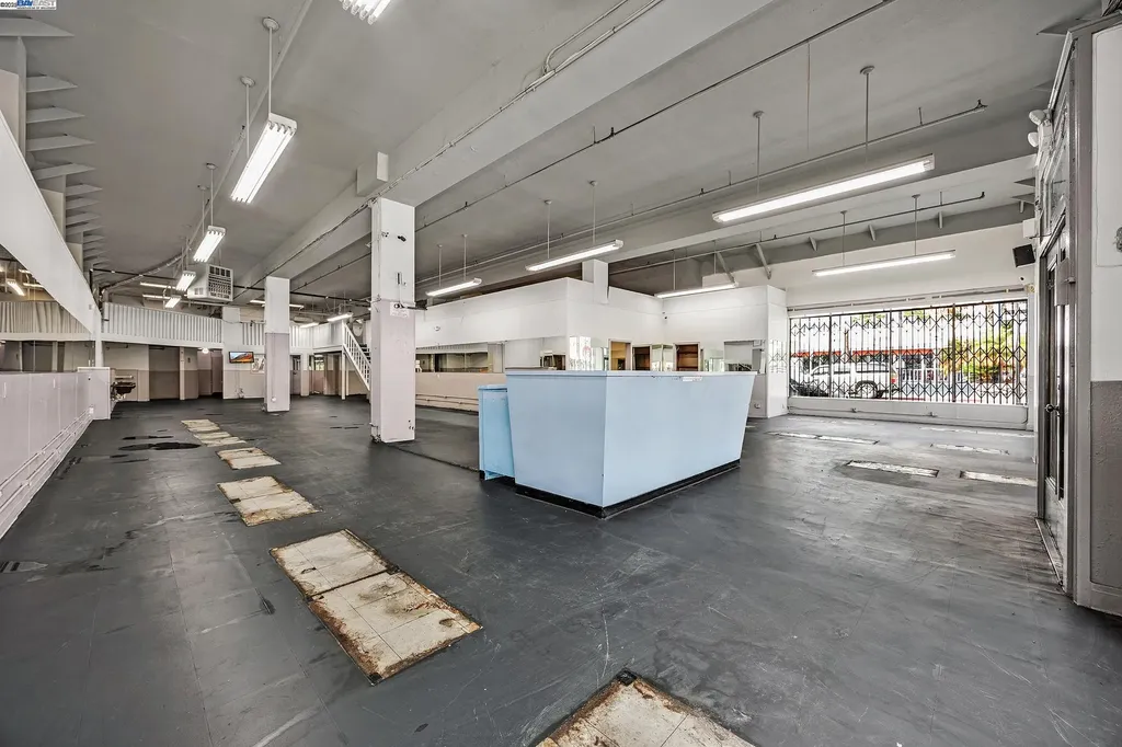 3701 International Boulevard Oakland CA 94601