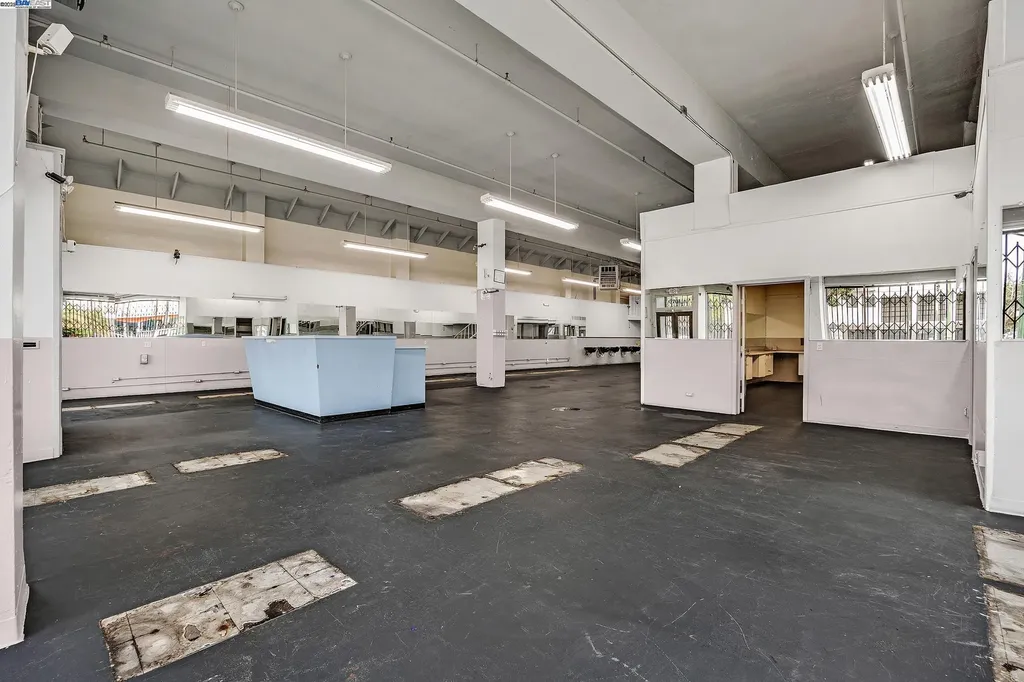3701 International Boulevard Oakland CA 94601