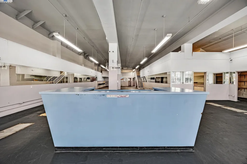 3701 International Boulevard Oakland CA 94601