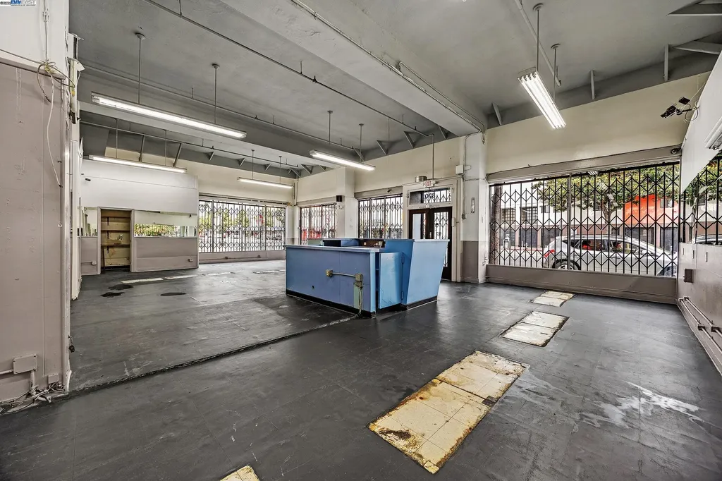 3701 International Boulevard Oakland CA 94601