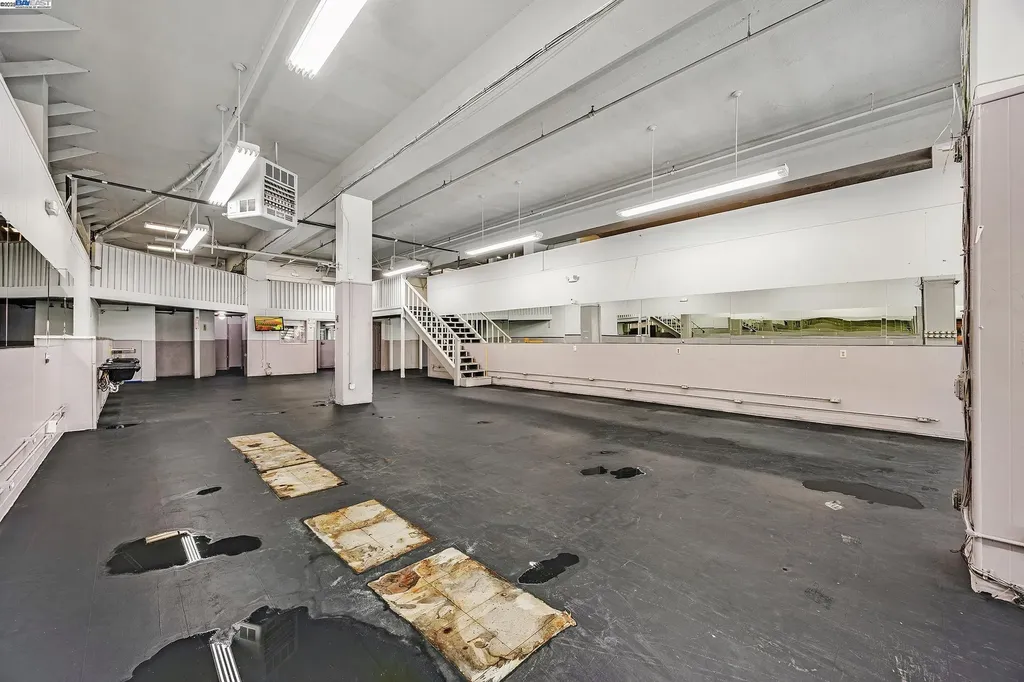3701 International Boulevard Oakland CA 94601
