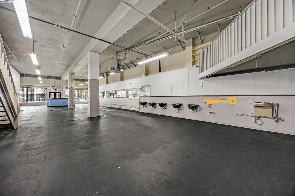 3701 International Boulevard Oakland CA 94601