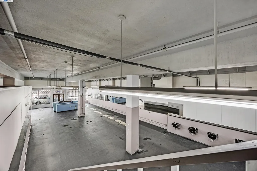 3701 International Boulevard Oakland CA 94601