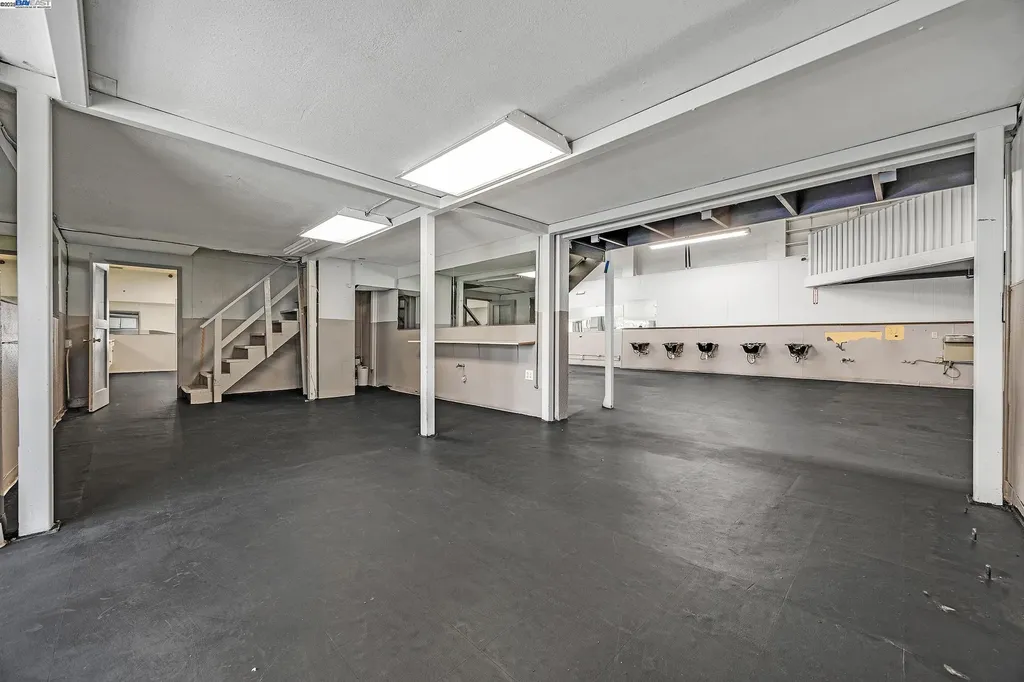 3701 International Boulevard Oakland CA 94601