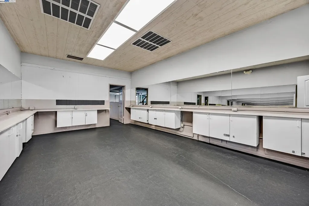3701 International Boulevard Oakland CA 94601