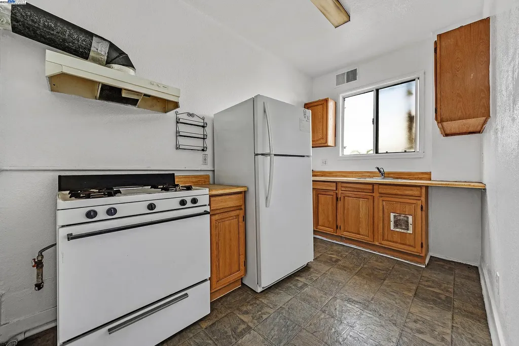3701 International Boulevard Oakland CA 94601