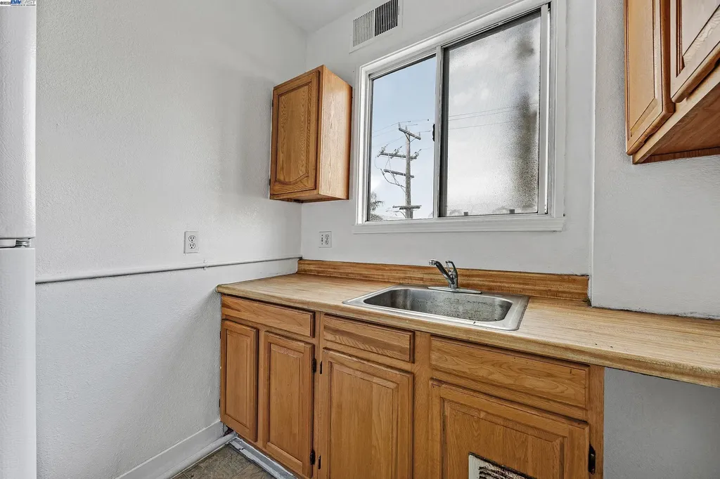 3701 International Boulevard Oakland CA 94601
