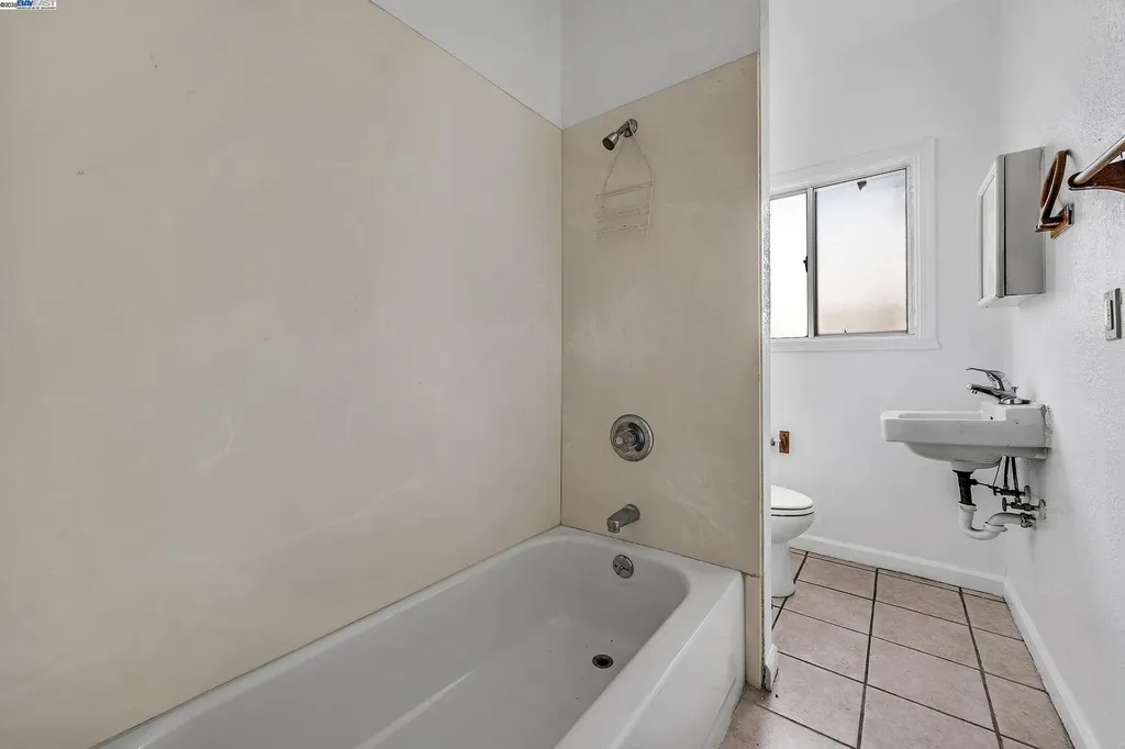 3701 International Boulevard Oakland CA 94601