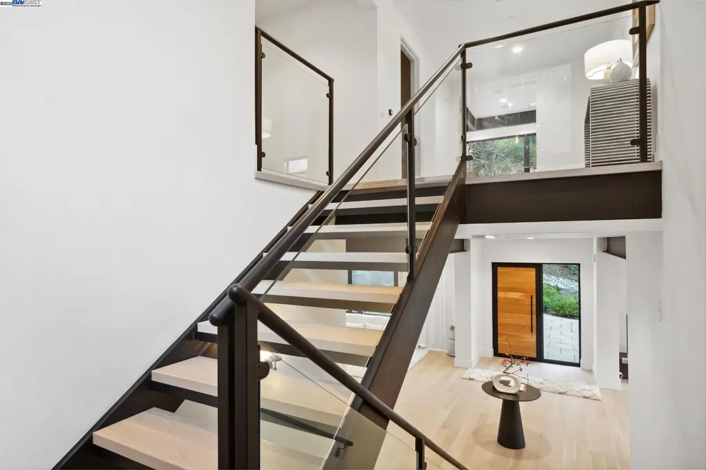 3 West Circle Oakland CA 94611