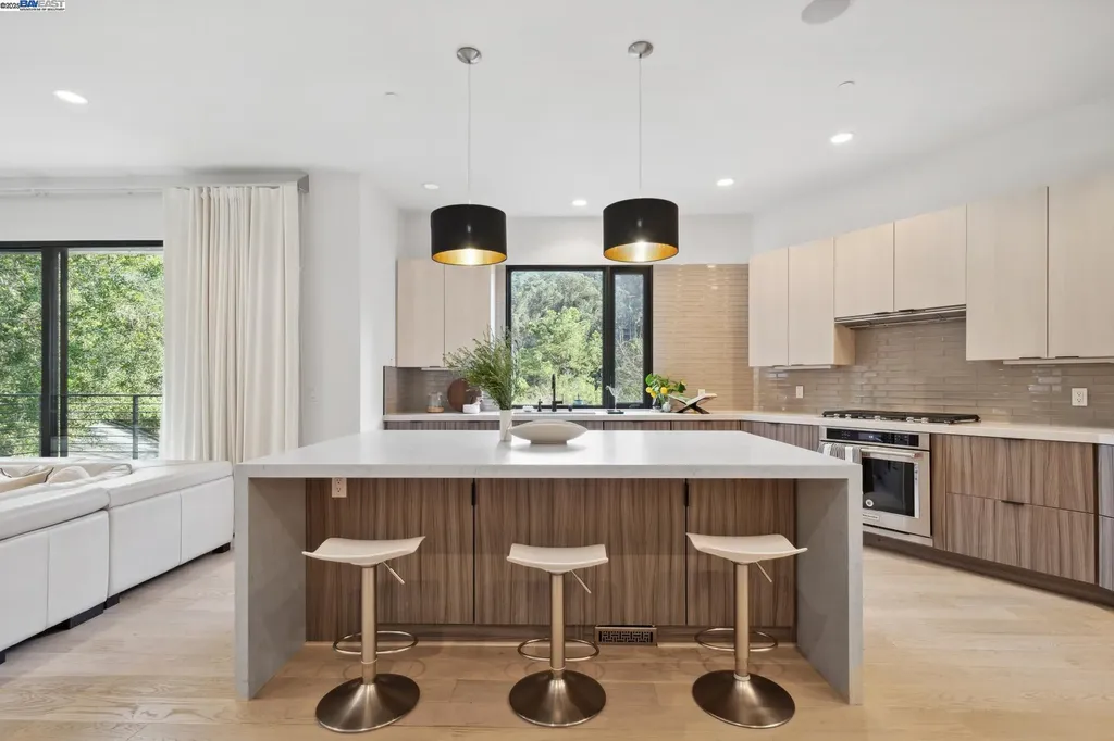 3 West Circle Oakland CA 94611