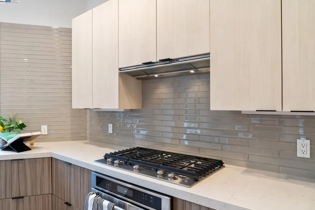 3 West Circle Oakland CA 94611