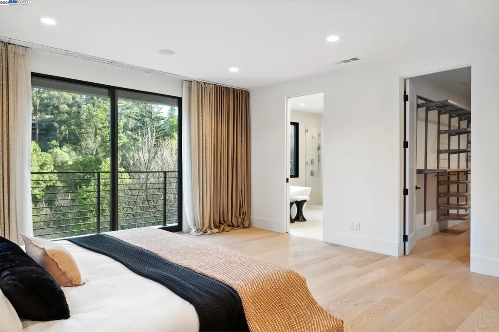 3 West Circle Oakland CA 94611