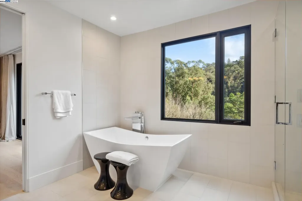 3 West Circle Oakland CA 94611