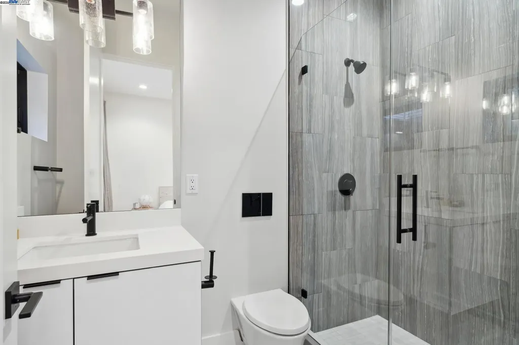 3 West Circle Oakland CA 94611