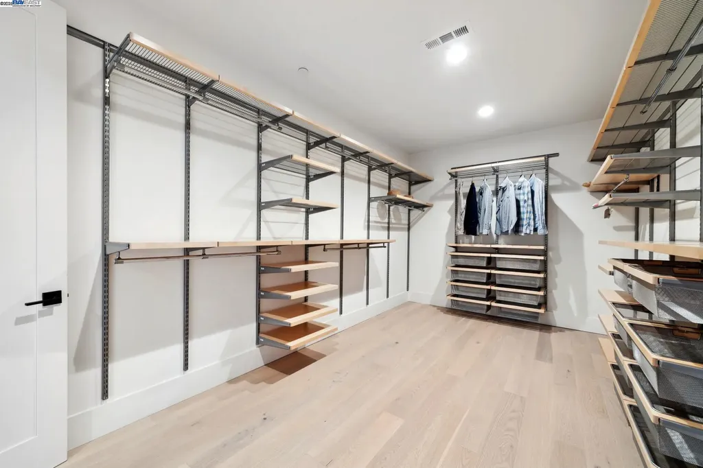 3 West Circle Oakland CA 94611