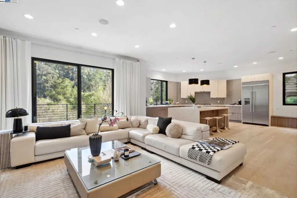 3 West Circle Oakland CA 94611