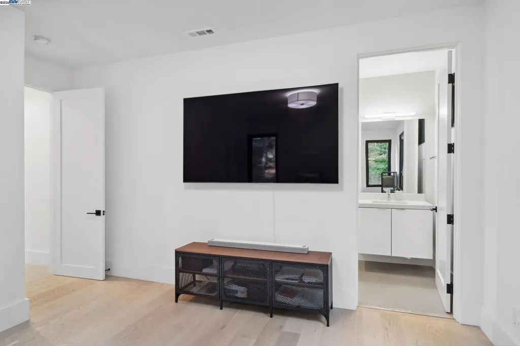 3 West Circle Oakland CA 94611