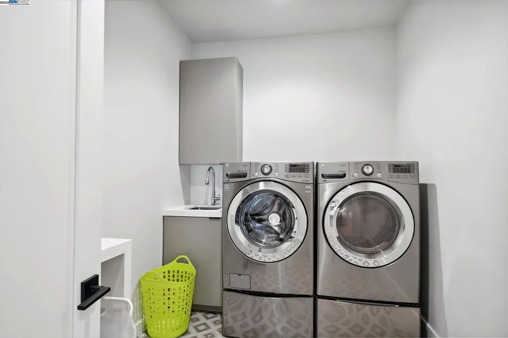 3 West Circle Oakland CA 94611