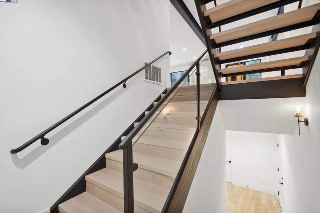 3 West Circle Oakland CA 94611