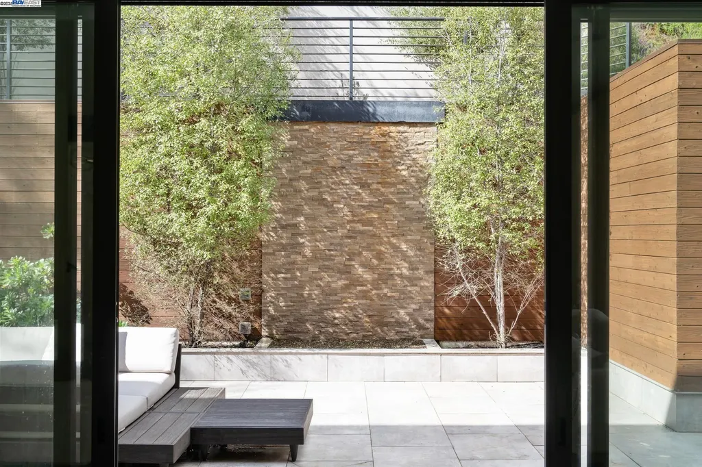 3 West Circle Oakland CA 94611