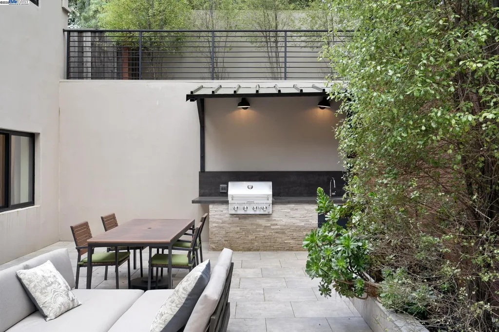 3 West Circle Oakland CA 94611